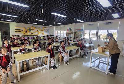 三鄉(xiāng)鎮(zhèn)小學(xué)教師獲評“全國自制教具能手”，教學(xué)模型與教具銷售備受關(guān)注