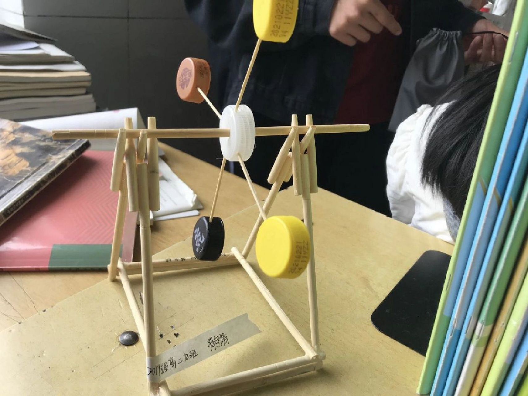 高三通用技術(shù)作品 時(shí)光里的匠心與傳承——教學(xué)模型與教具銷(xiāo)售紀(jì)行